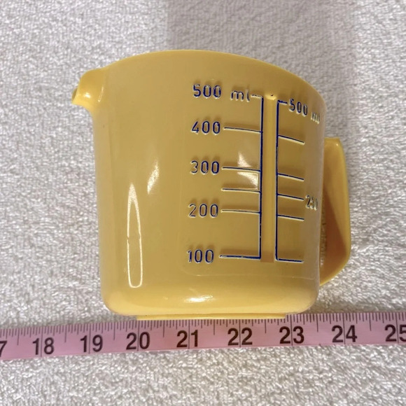 Vintage Crownware Harvest Gold Mustard Yellow 2 Cup Measuring Cup - Picture 8 of 8